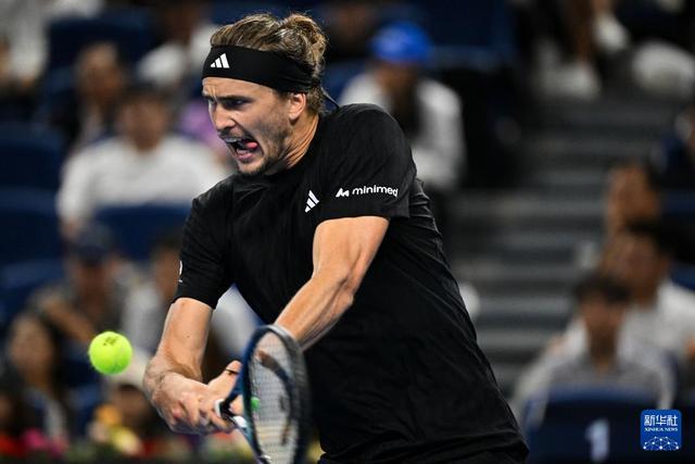 德国网球队爆冷世界网球队，兹维列夫绝境逆转