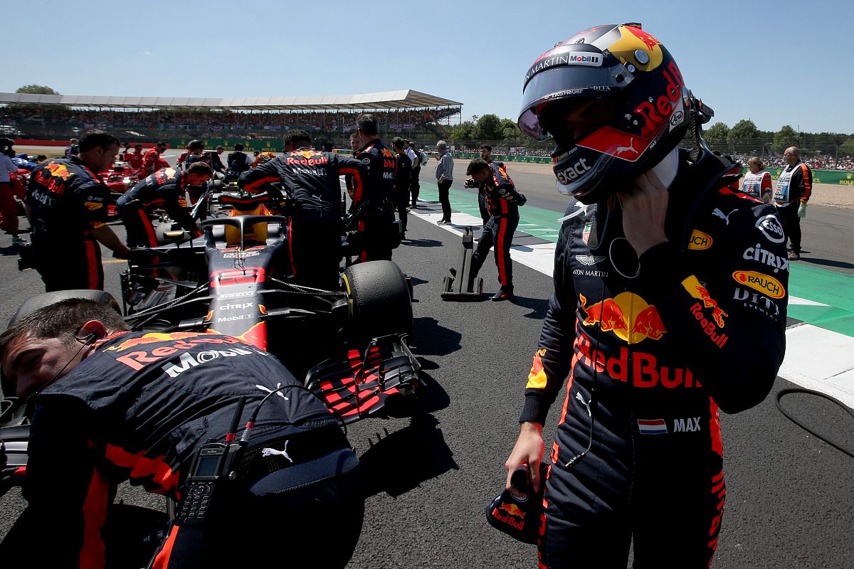 梅赛德斯险胜索伯车队，周冠宇惊艳四座