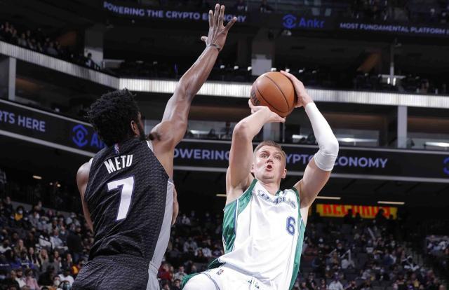 中国队轻取英格兰队,波尔高光表现 中国队轻取英格兰队,波尔高光表现