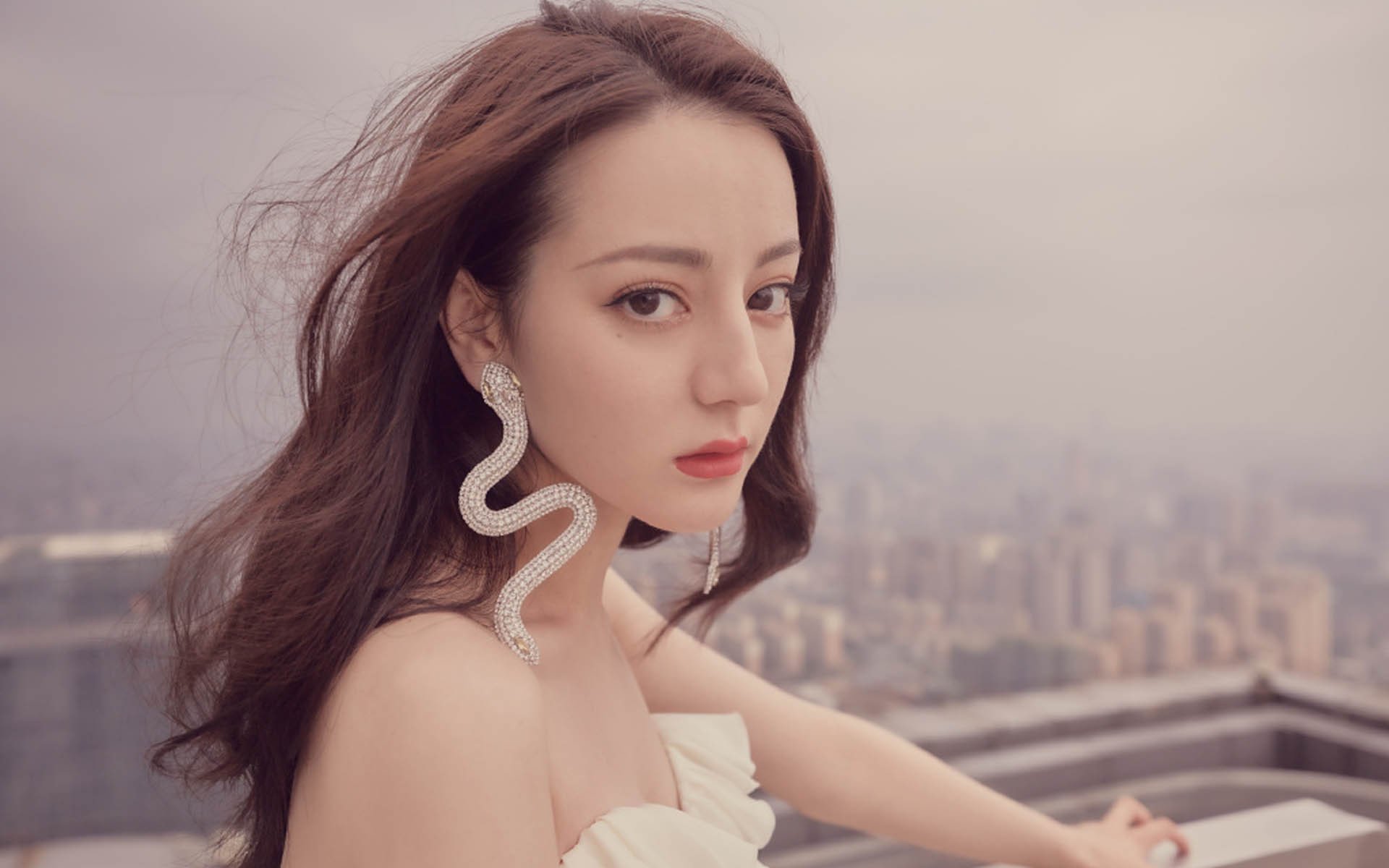 两种伟大,当法拉利鏖战哈斯,维斯塔潘的纪录在远处闪耀