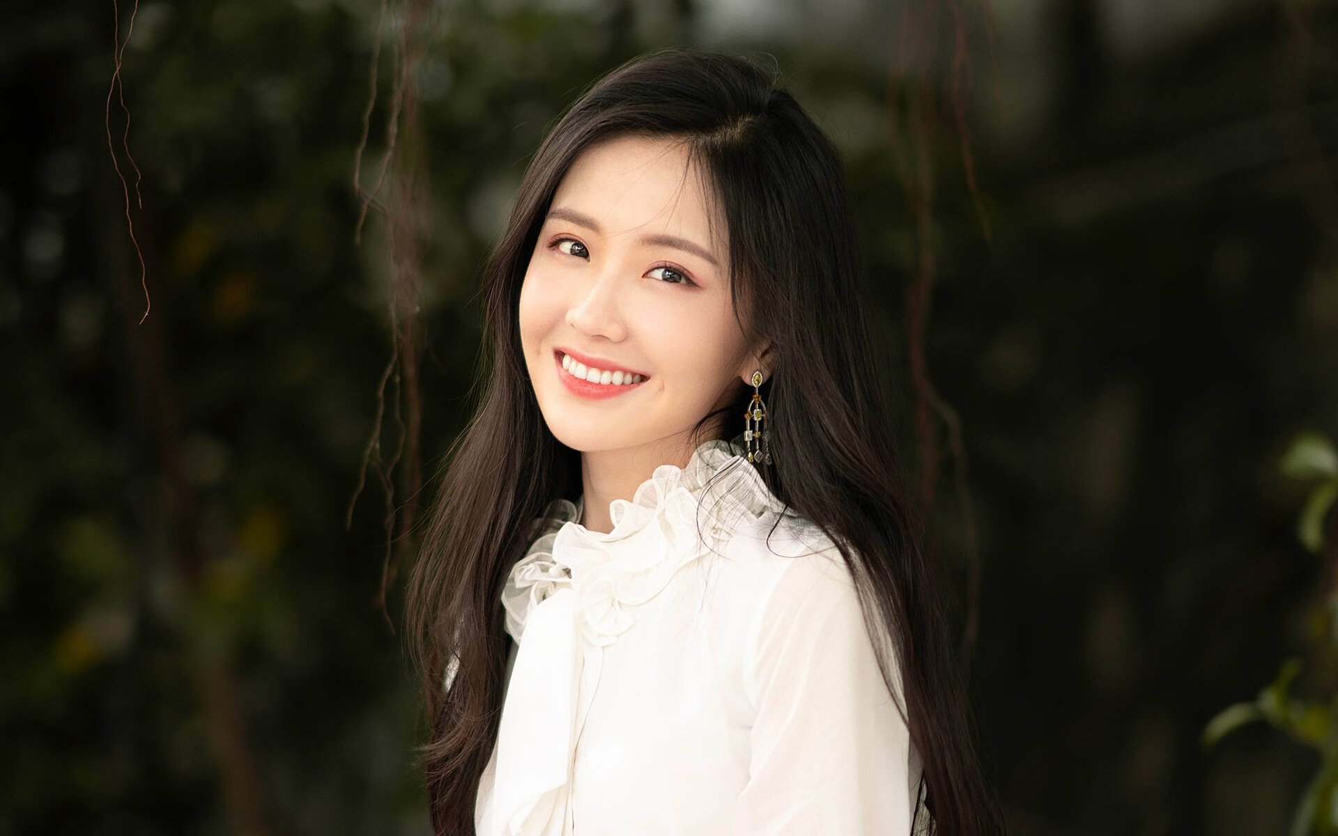 当沃洛夫语在铁厂轰鸣，一场现代性对工业圣城的强行终结