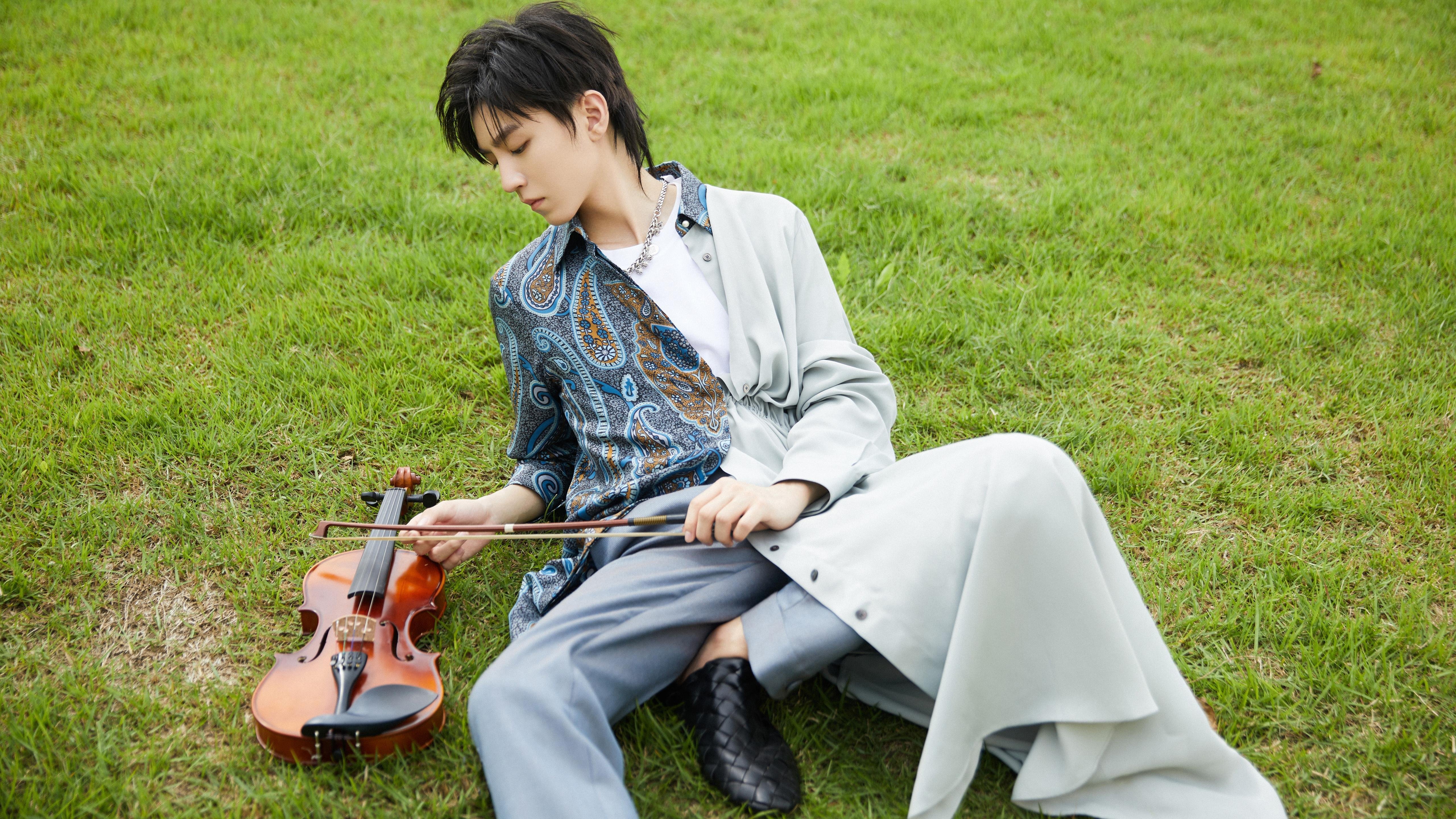 德甲争冠战最后一秒，那颗蓝色之刺划破黑夜